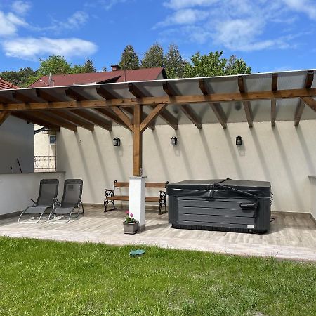 R Cottage Jacuzzival Balatonfenyves Exteriör bild